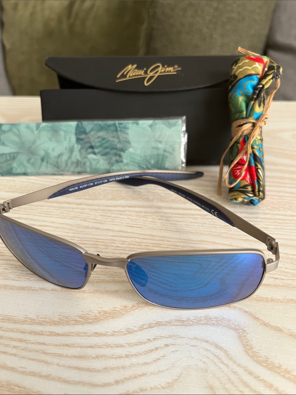 Maui Jim Titanium Frame Sunglasses with Blue Mirrored Lenses Unisex - Picture 8 of 10